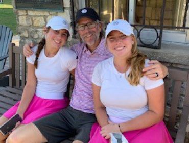 Pictured with daughters, stage 4 kidney cancer patient Kerry Gabel was running out of treatment options until UTSW investigators explored an out-of-the-box approach to increase the dose of an already tried-and-failed drug.